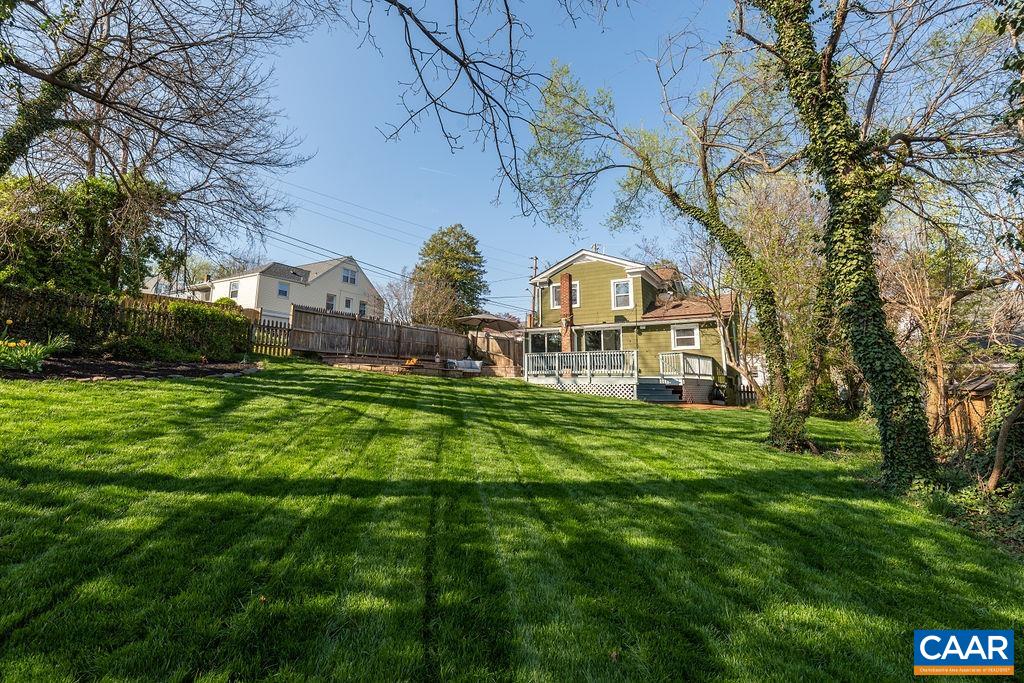 900 ELLIOTT AVE