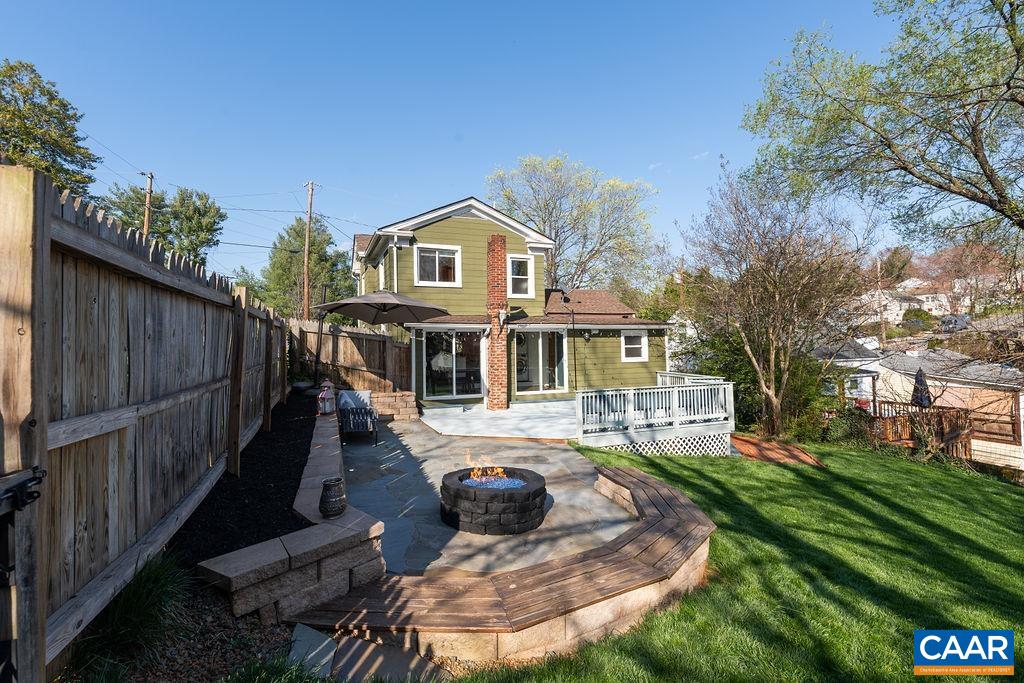 900 ELLIOTT AVE