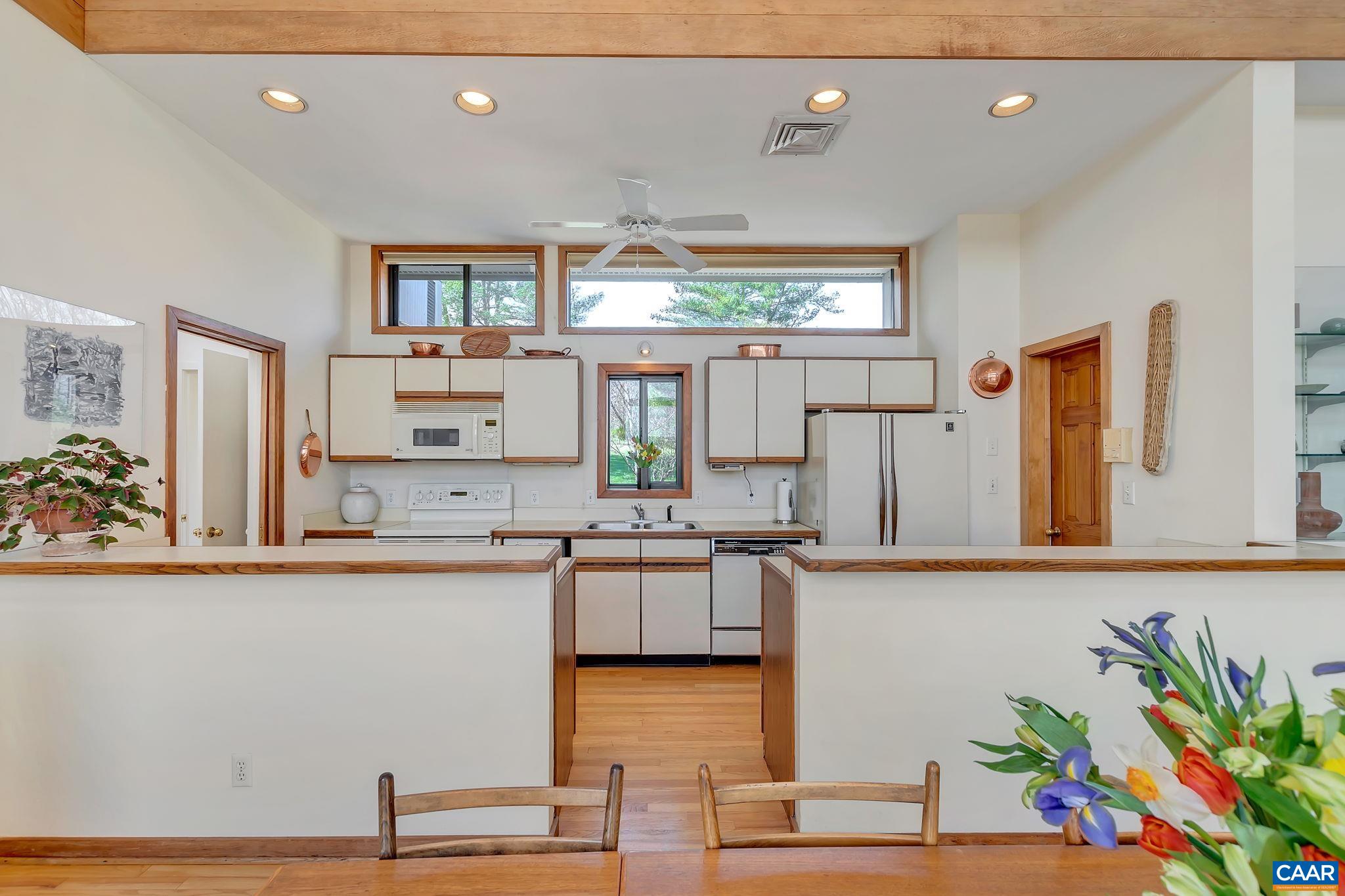 200 TUCKAHOE FARM LN