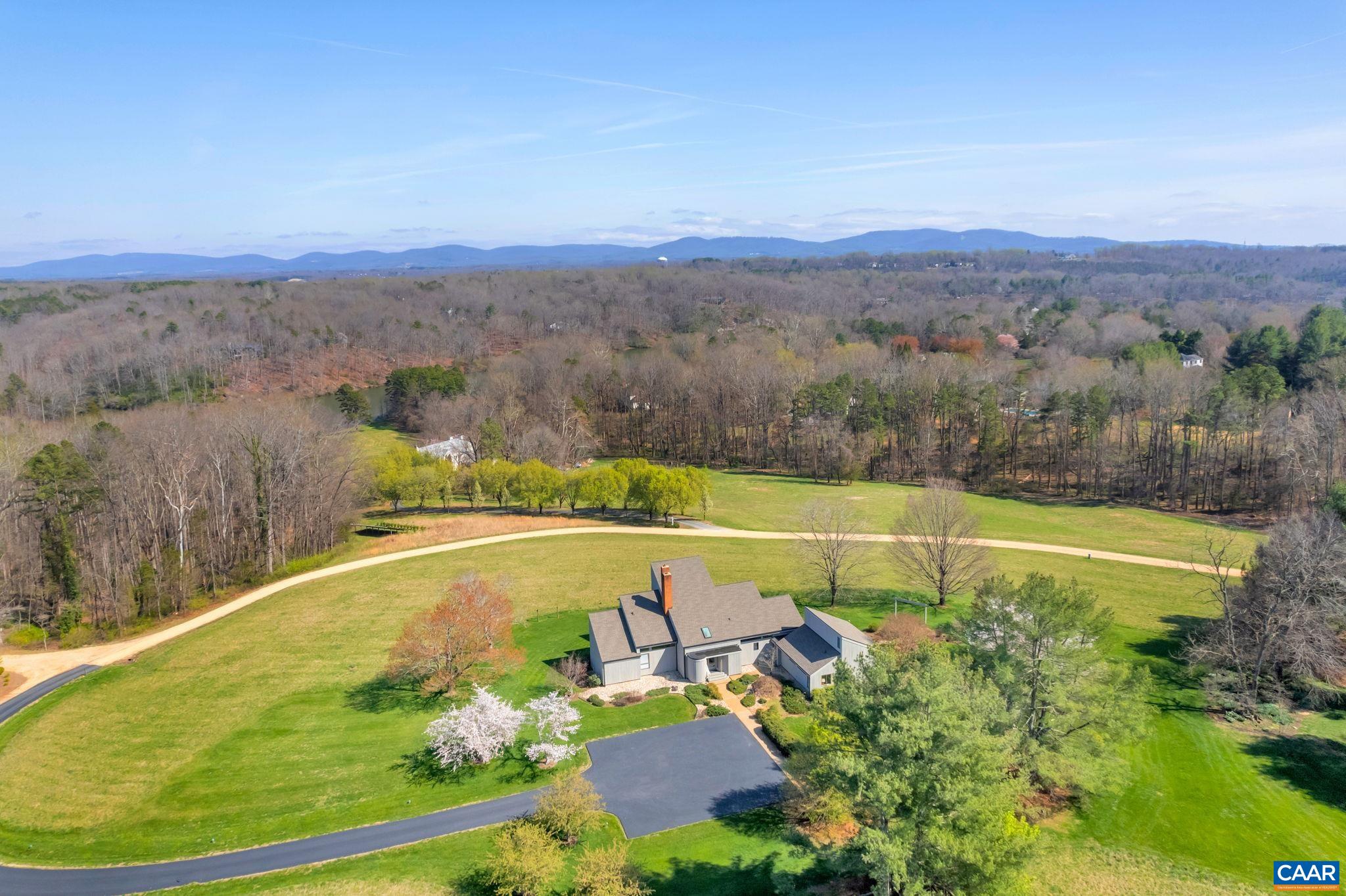 200 TUCKAHOE FARM LN