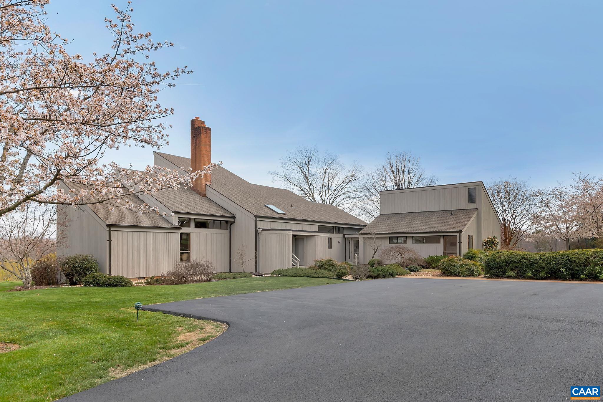 200 TUCKAHOE FARM LN