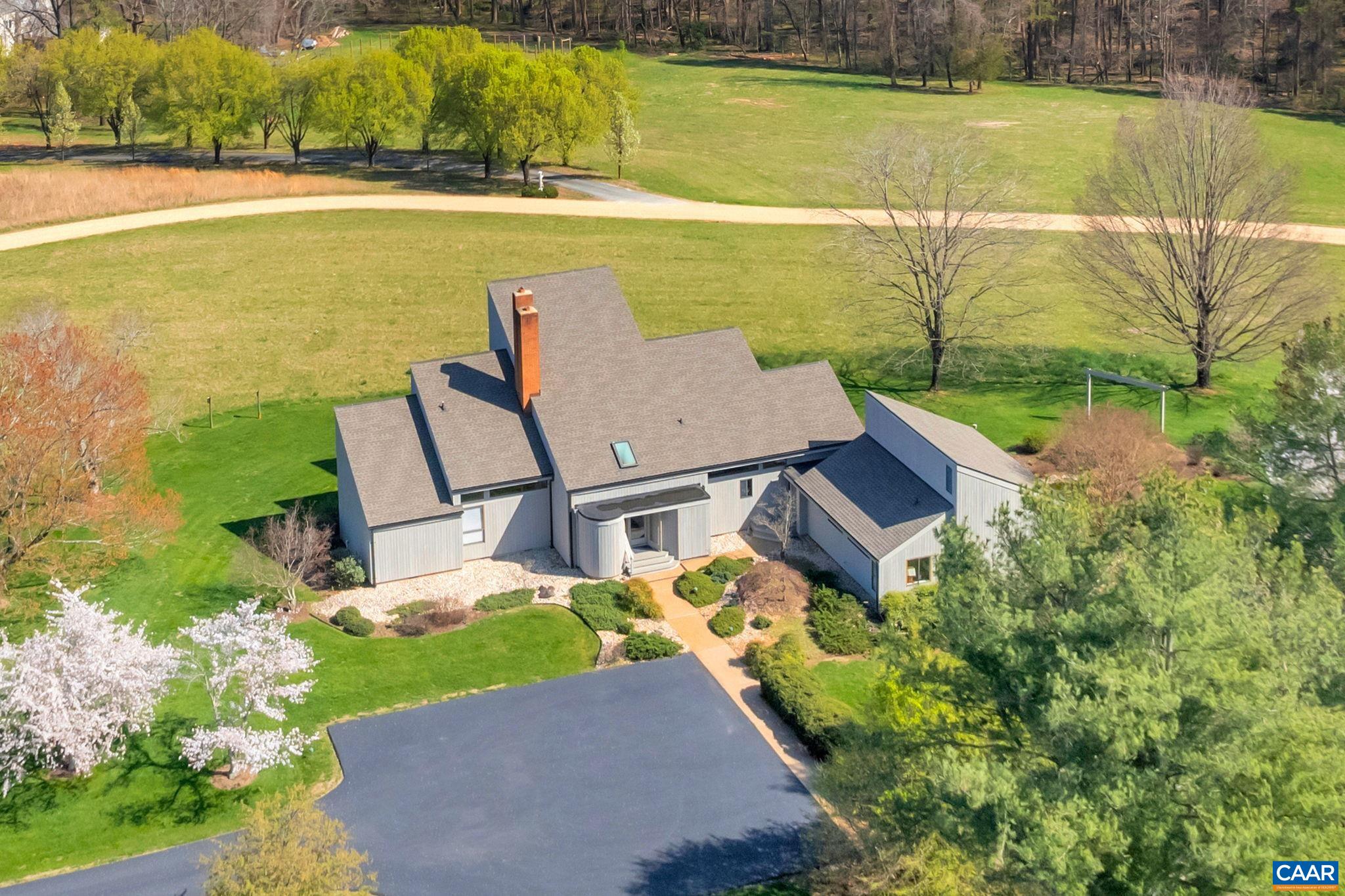 200 TUCKAHOE FARM LN