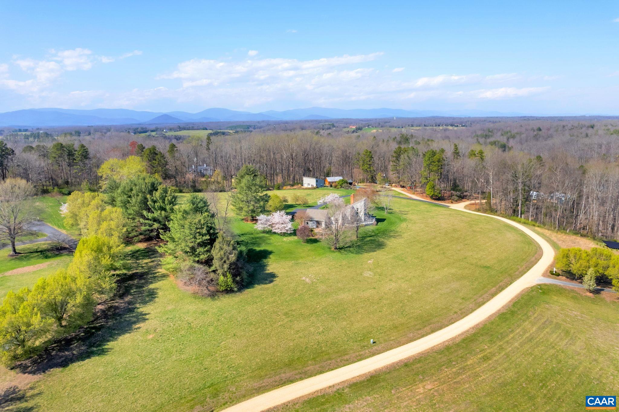 200 TUCKAHOE FARM LN