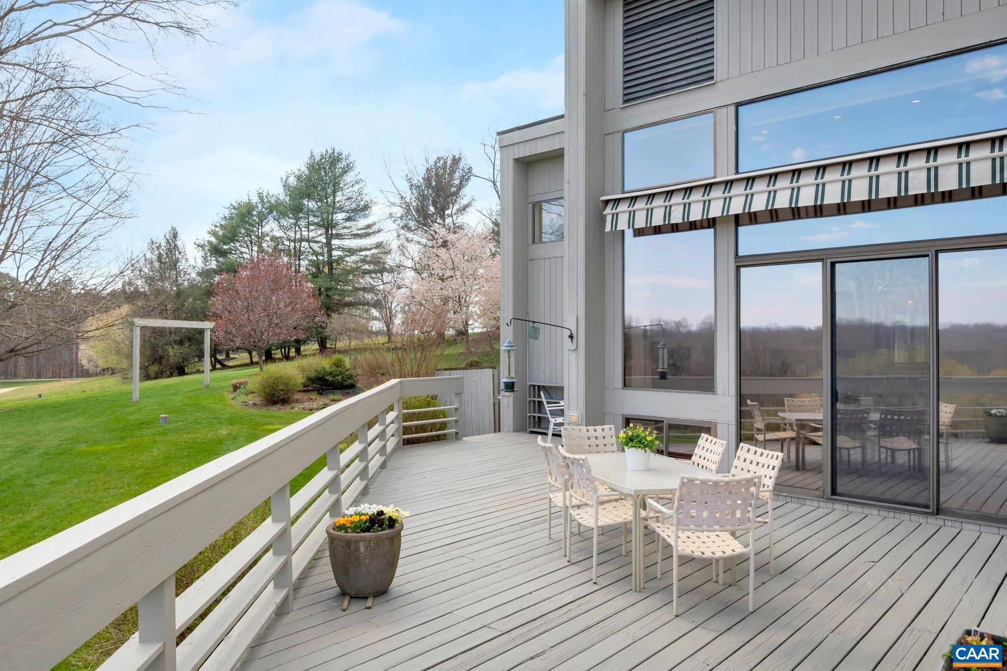 200 TUCKAHOE FARM LN