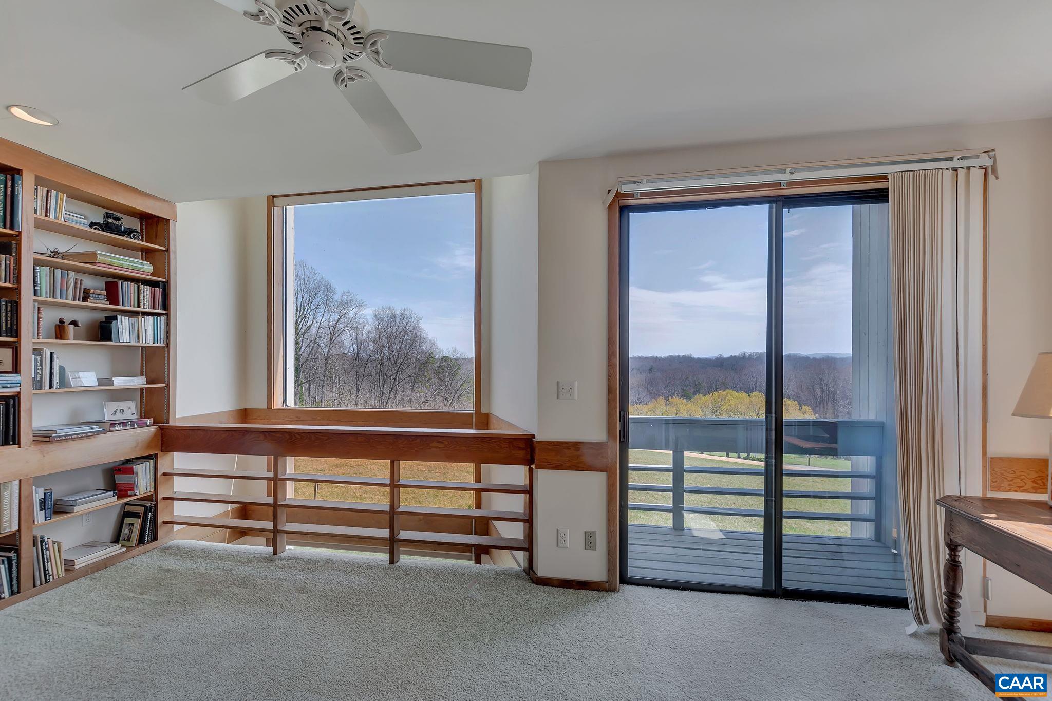 200 TUCKAHOE FARM LN