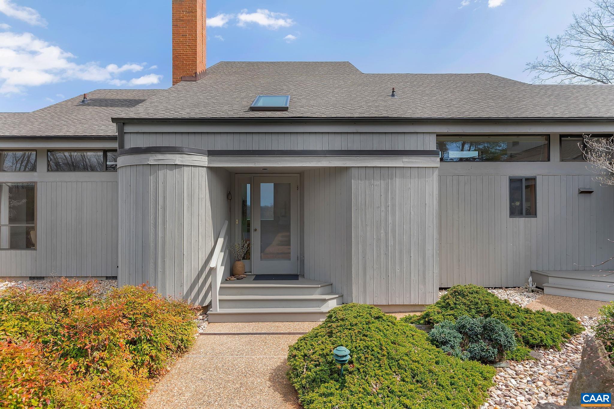 200 TUCKAHOE FARM LN