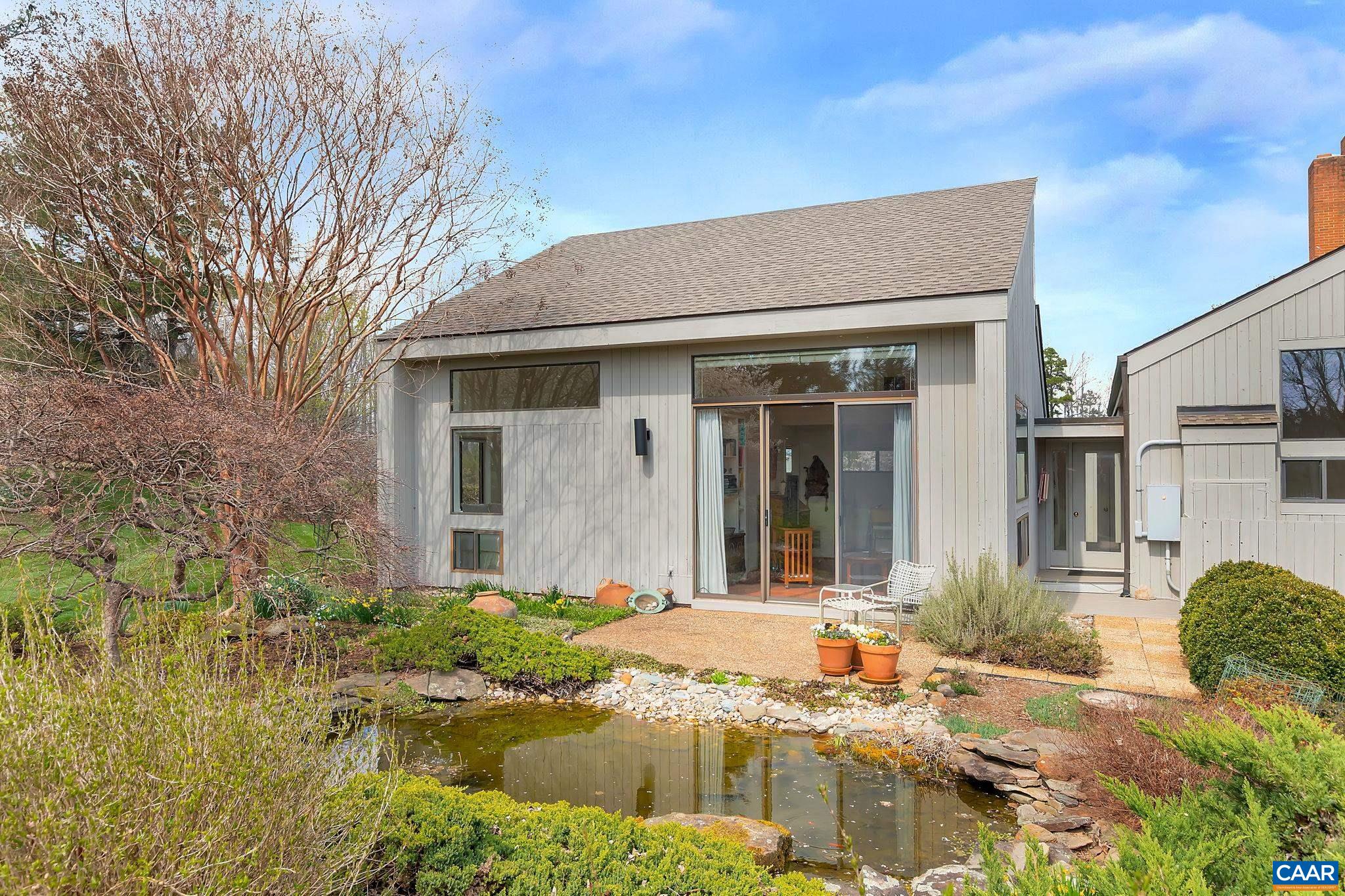 200 TUCKAHOE FARM LN
