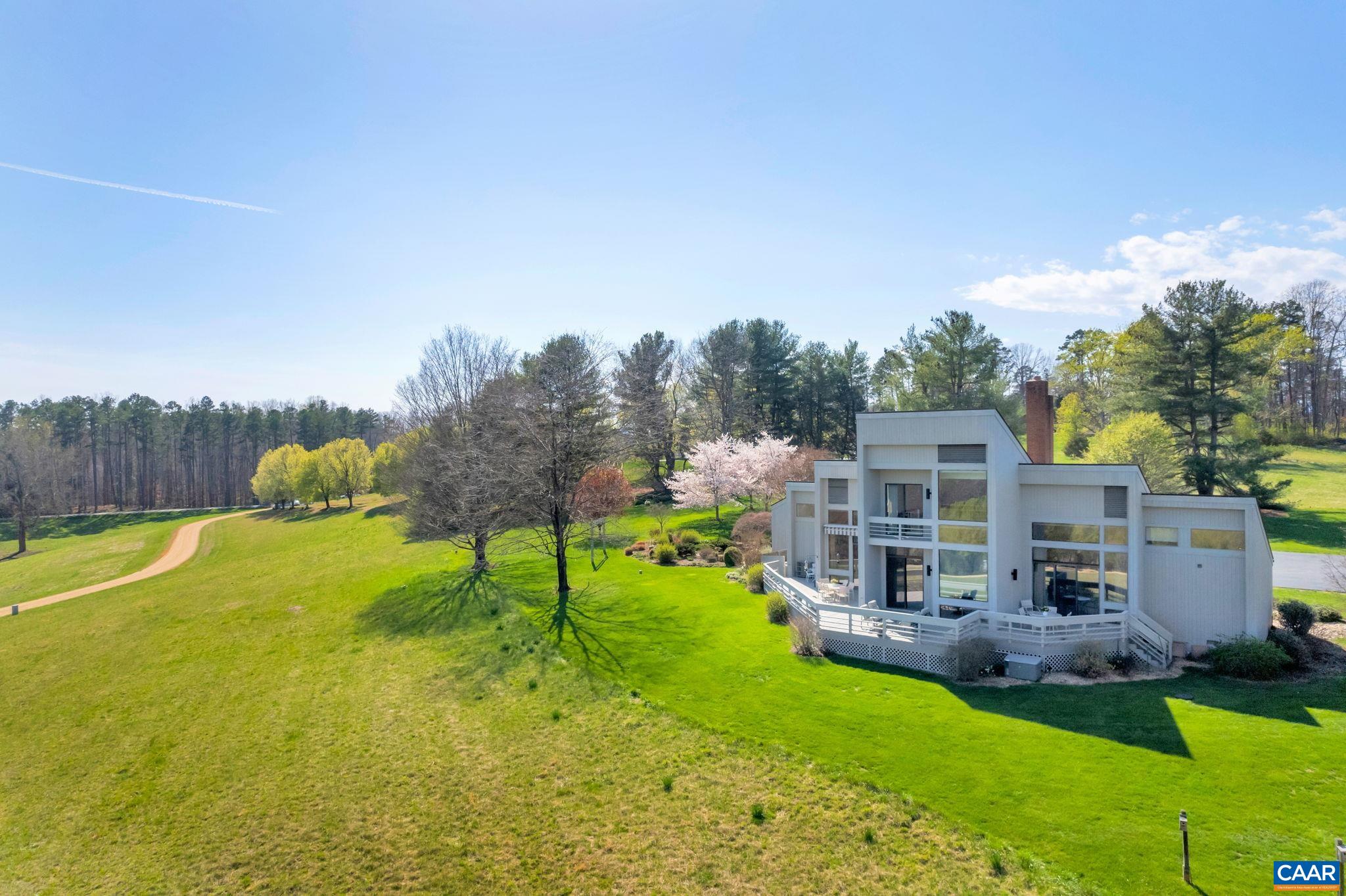 200 TUCKAHOE FARM LN