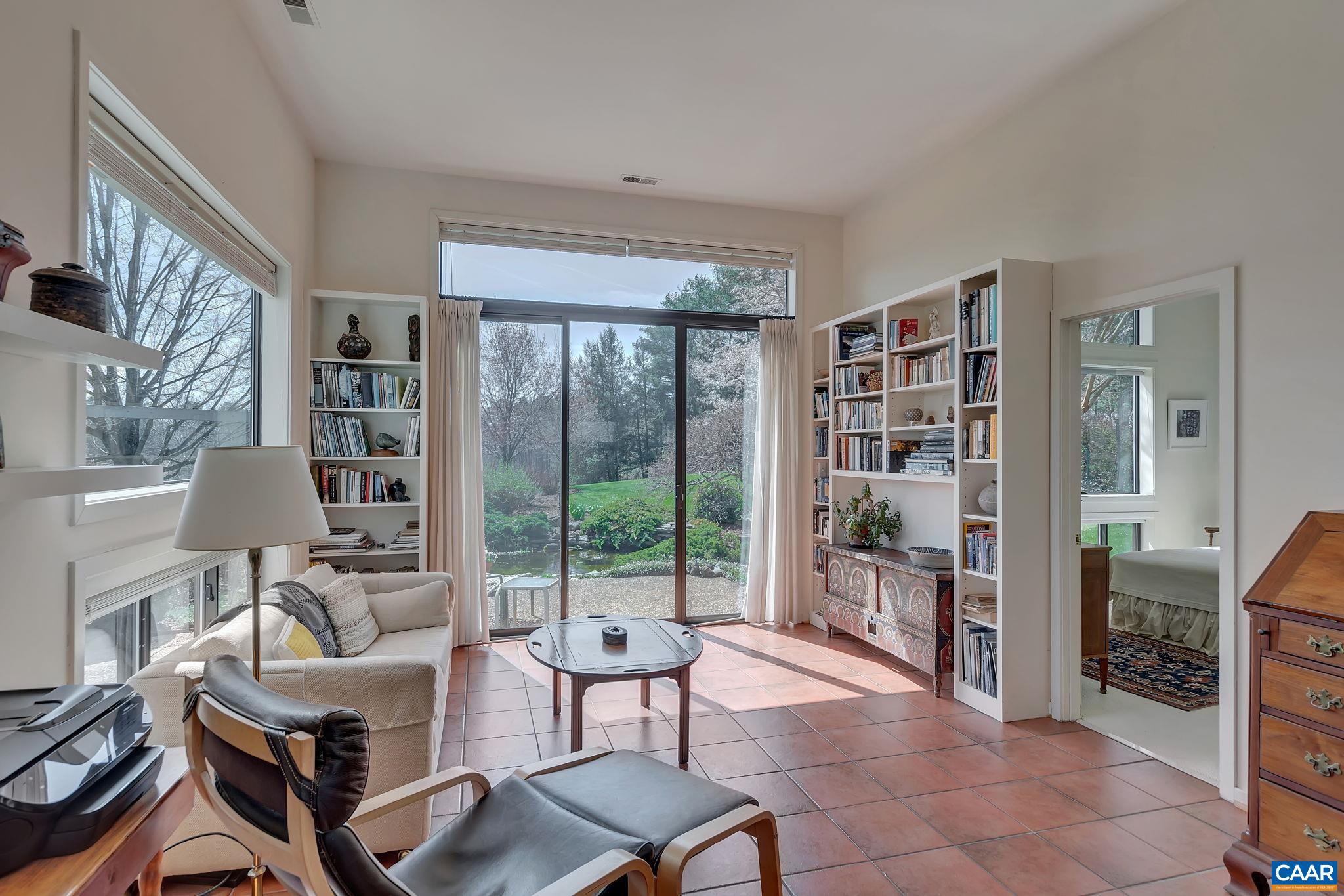 200 TUCKAHOE FARM LN