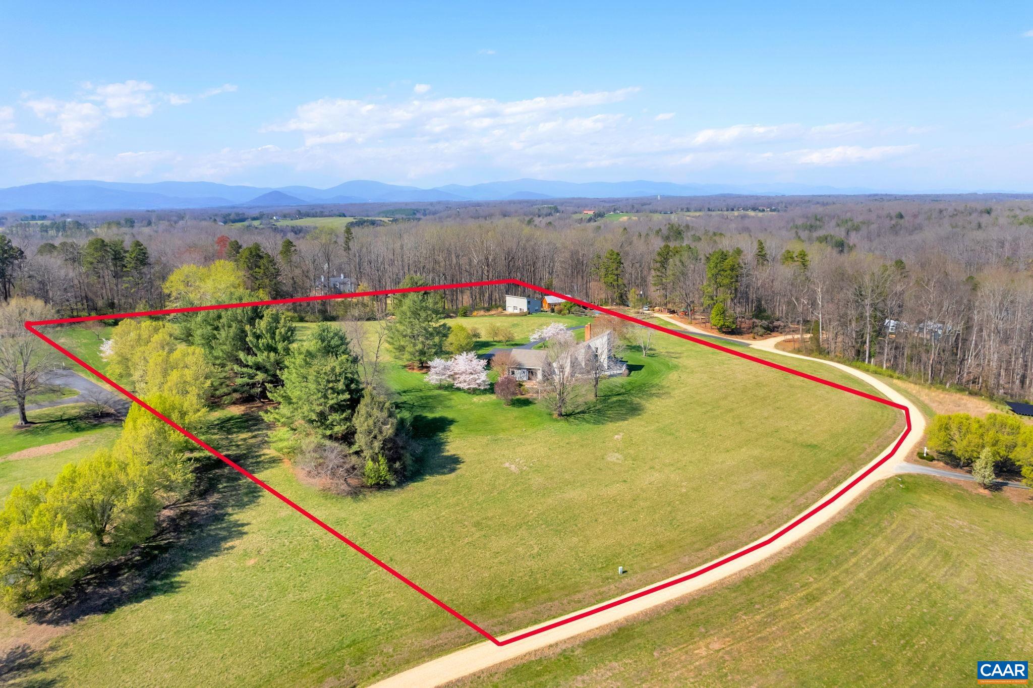 200 TUCKAHOE FARM LN