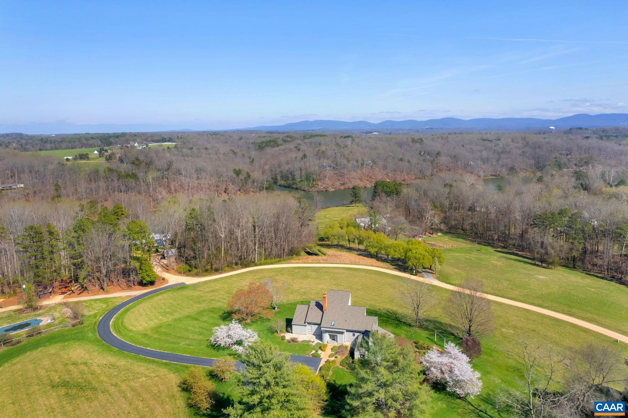200 TUCKAHOE FARM LN