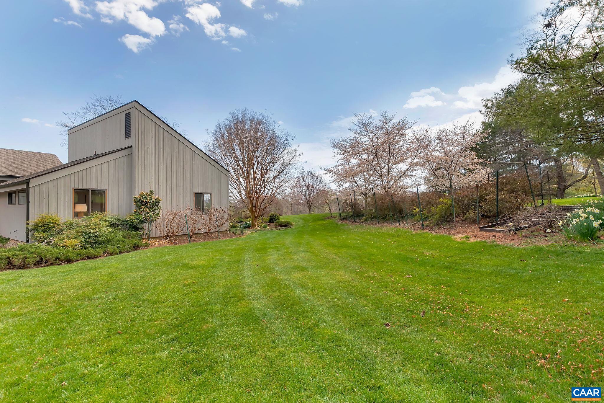 200 TUCKAHOE FARM LN