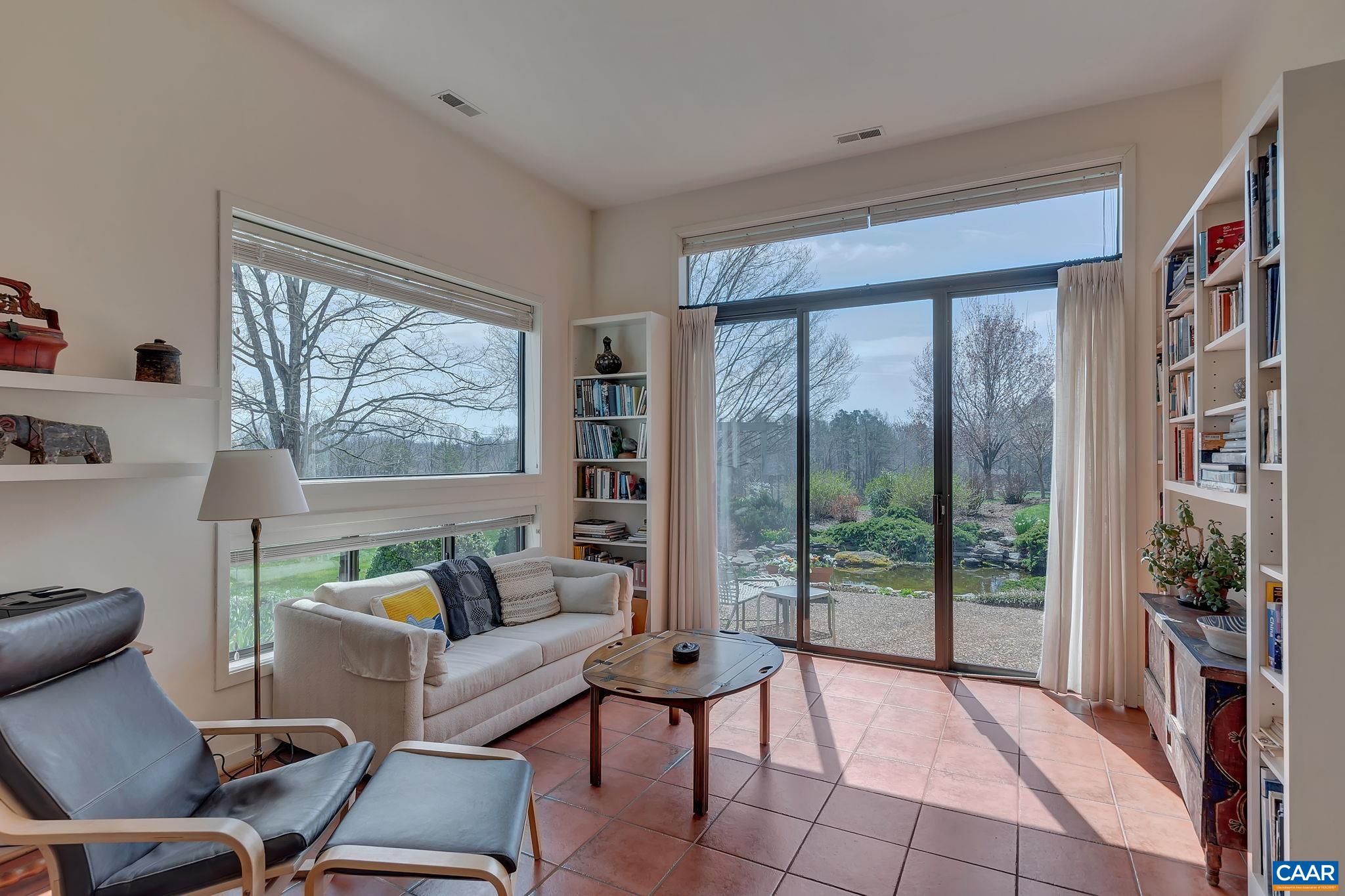 200 TUCKAHOE FARM LN