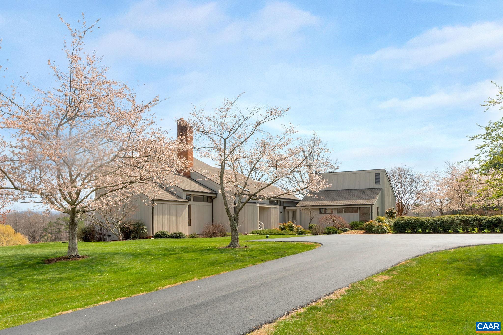 200 TUCKAHOE FARM LN
