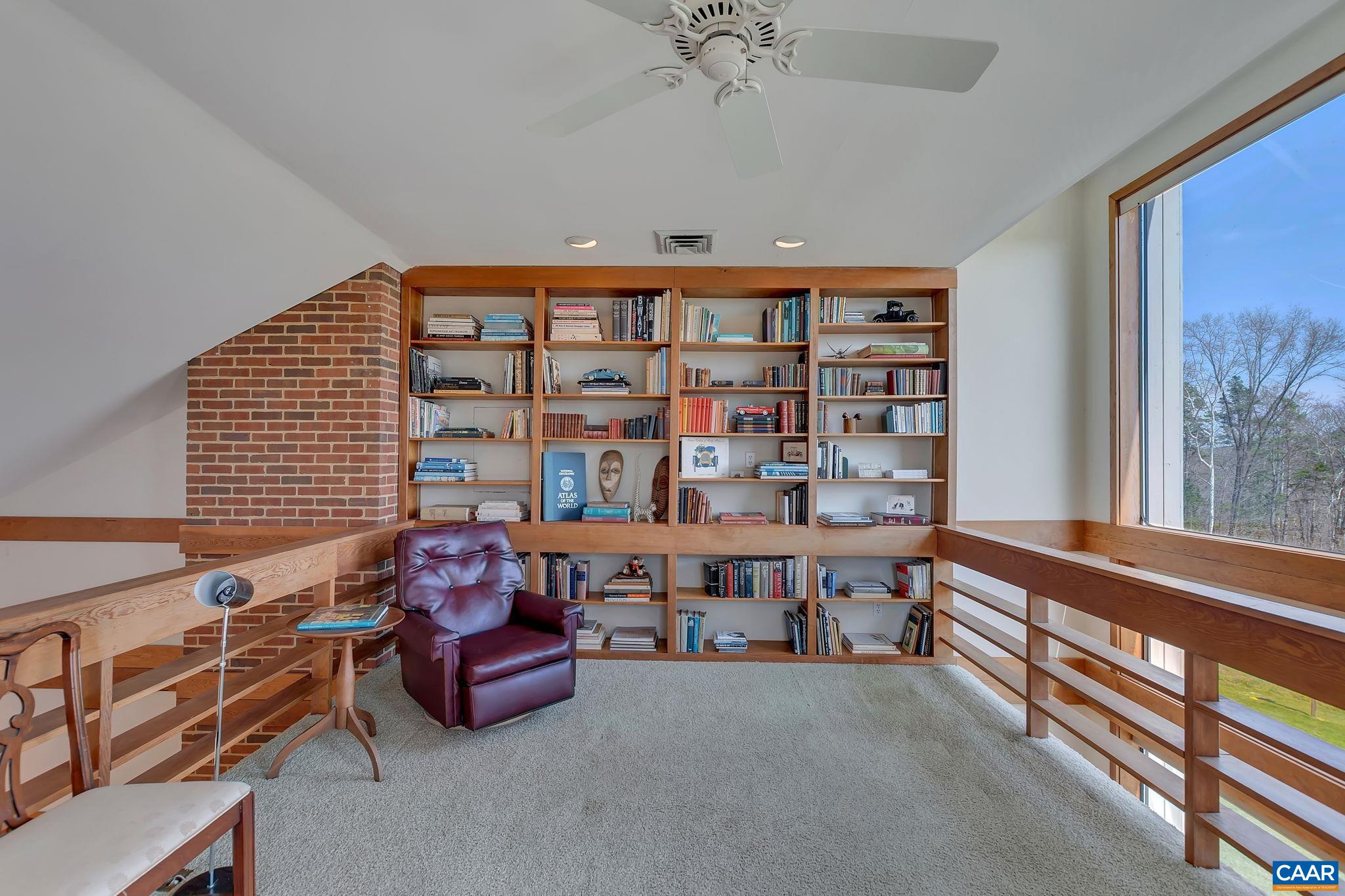 200 TUCKAHOE FARM LN