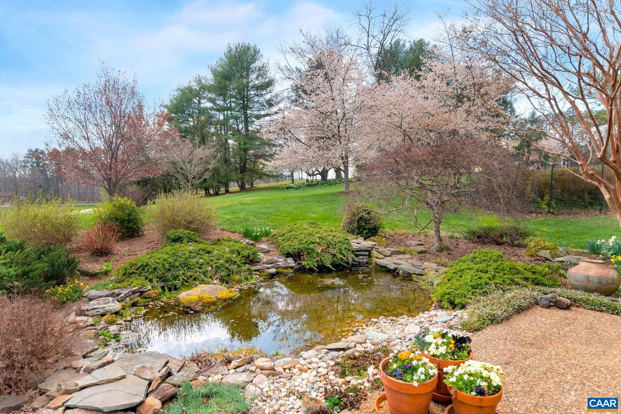 200 TUCKAHOE FARM LN