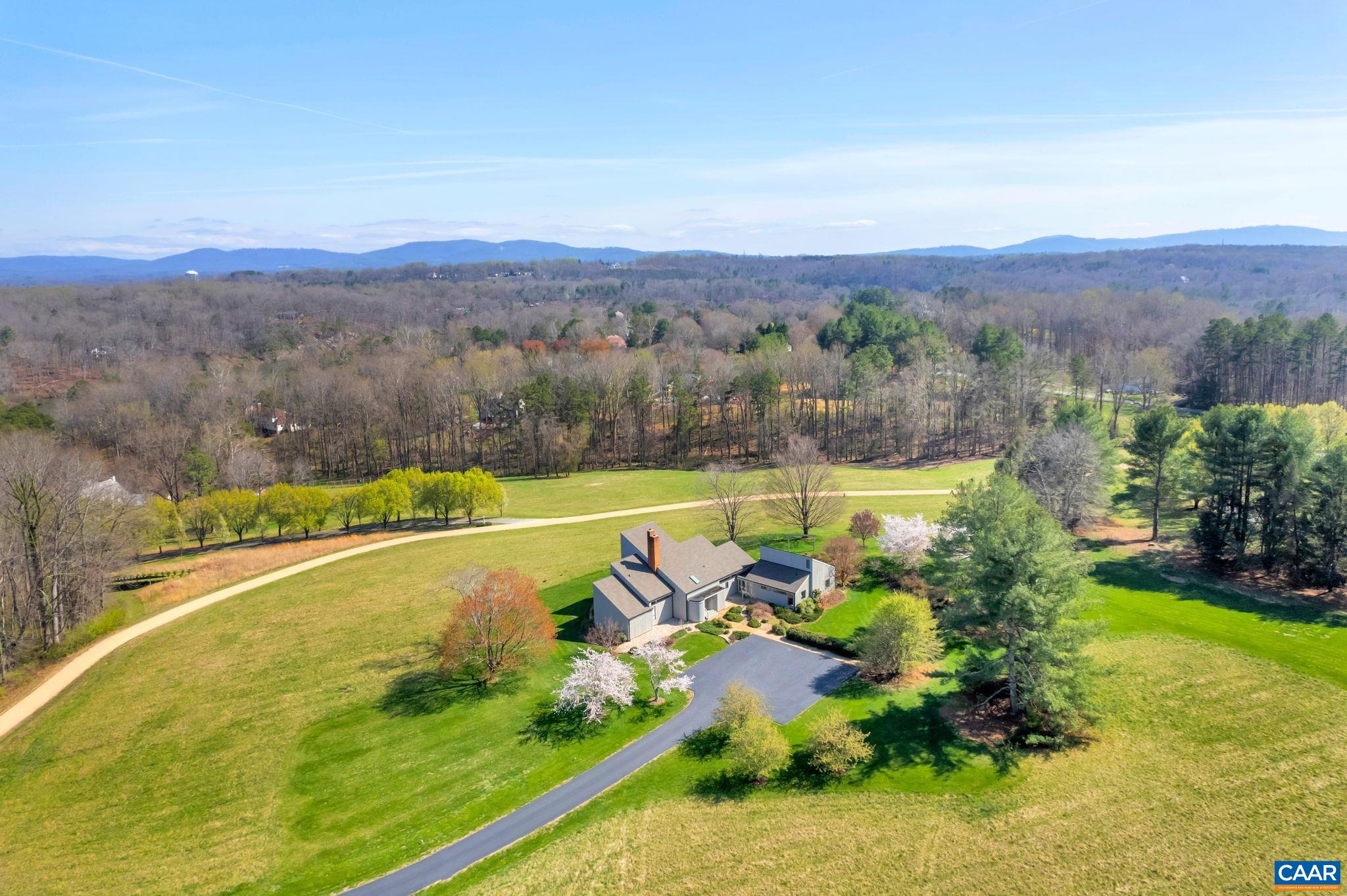 200 TUCKAHOE FARM LN