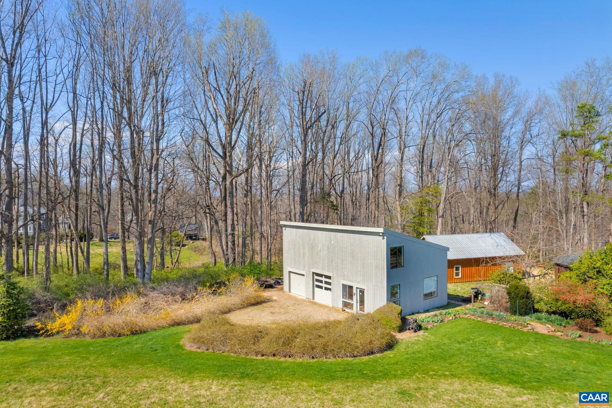 200 TUCKAHOE FARM LN