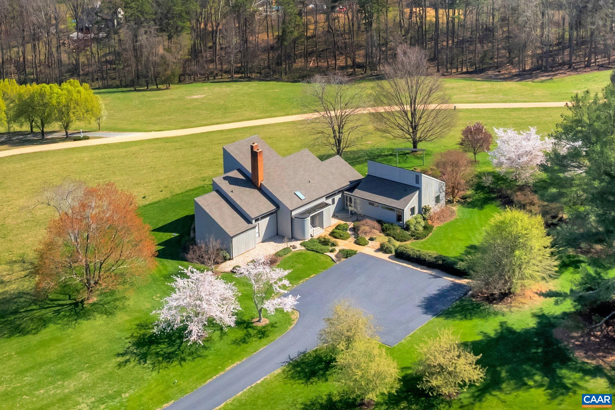 200 TUCKAHOE FARM LN