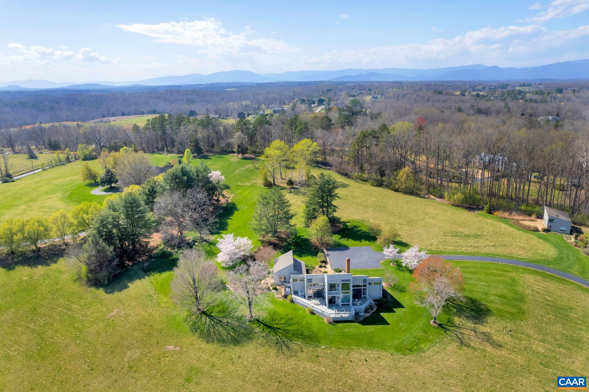 200 TUCKAHOE FARM LN