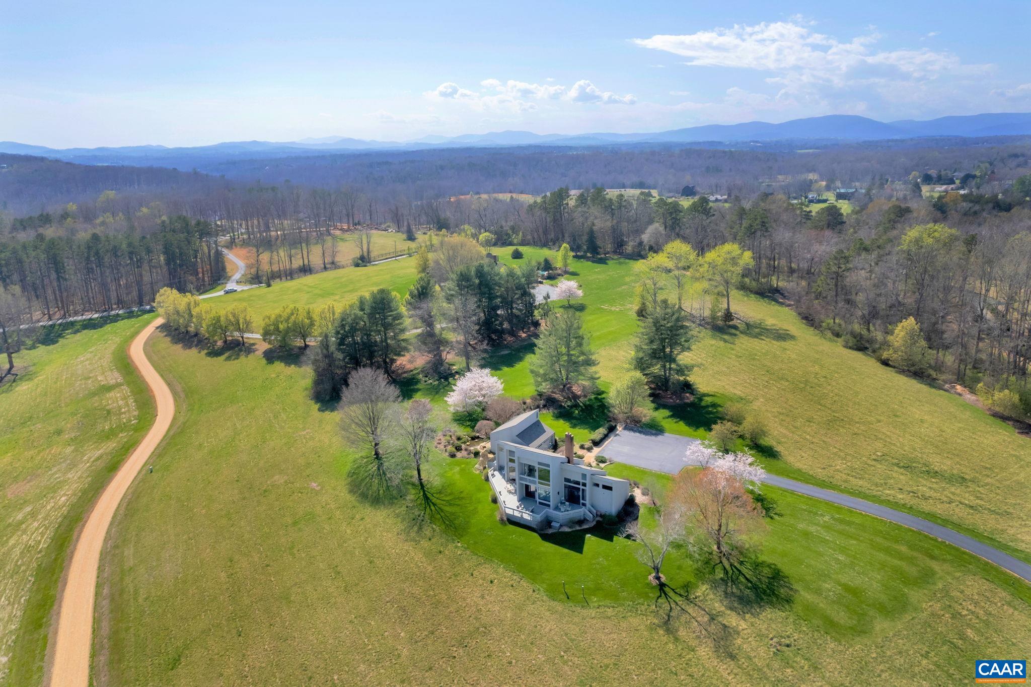 200 TUCKAHOE FARM LN