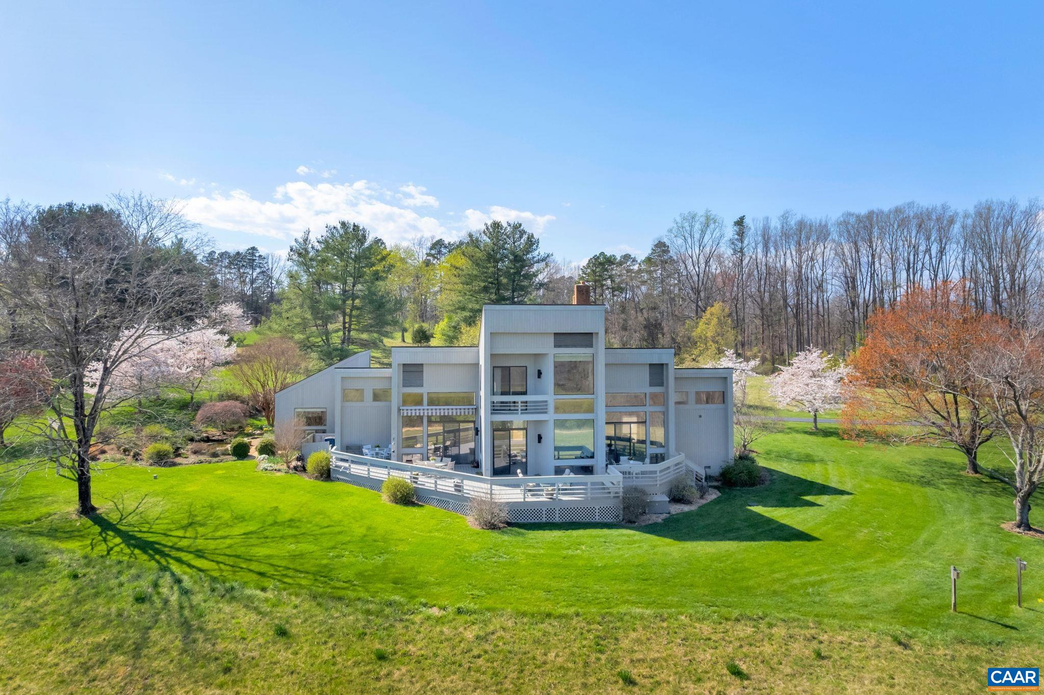 200 TUCKAHOE FARM LN