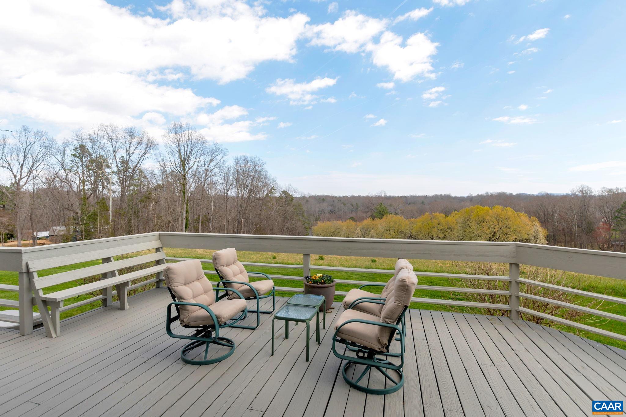 200 TUCKAHOE FARM LN