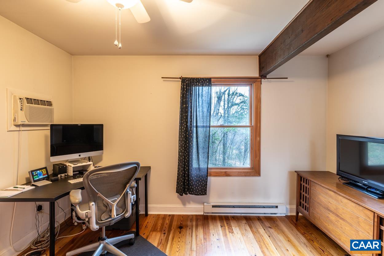 504 FARMVIEW RD