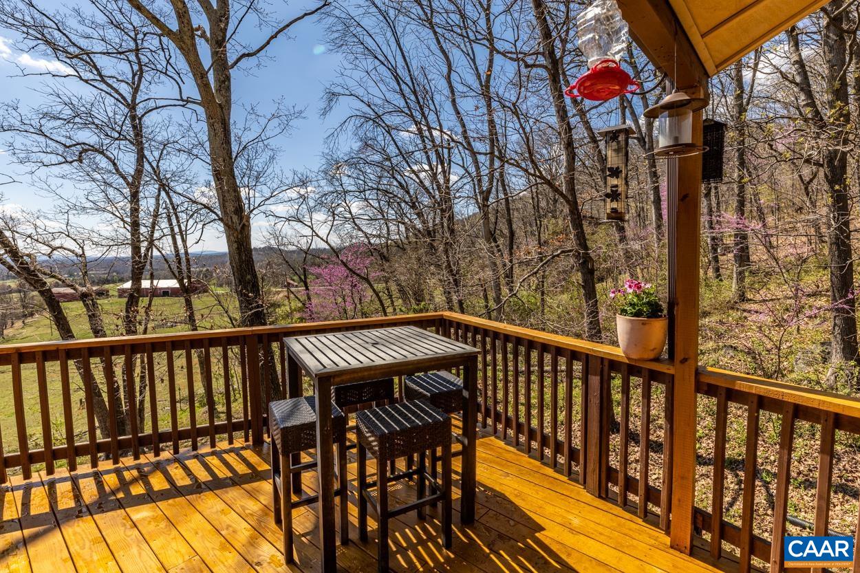 504 FARMVIEW RD