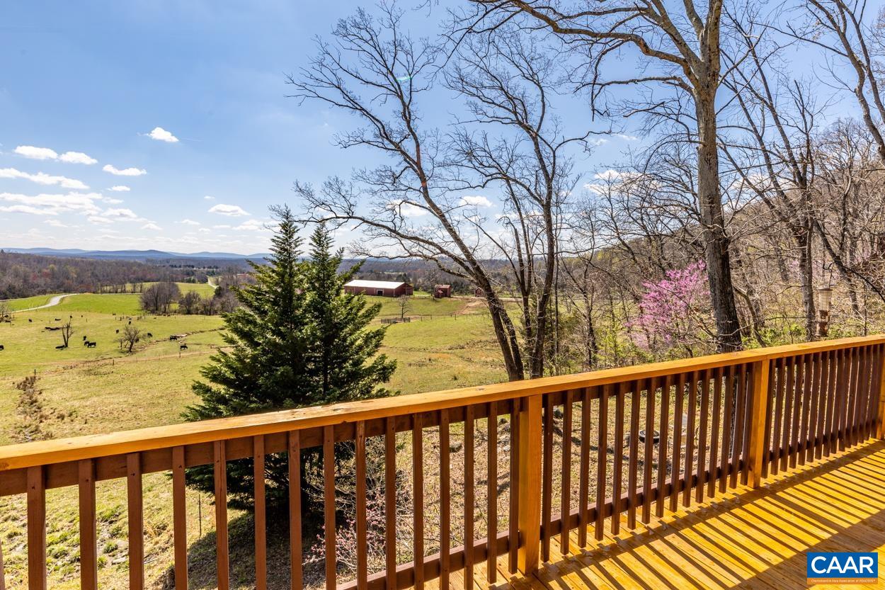 504 FARMVIEW RD