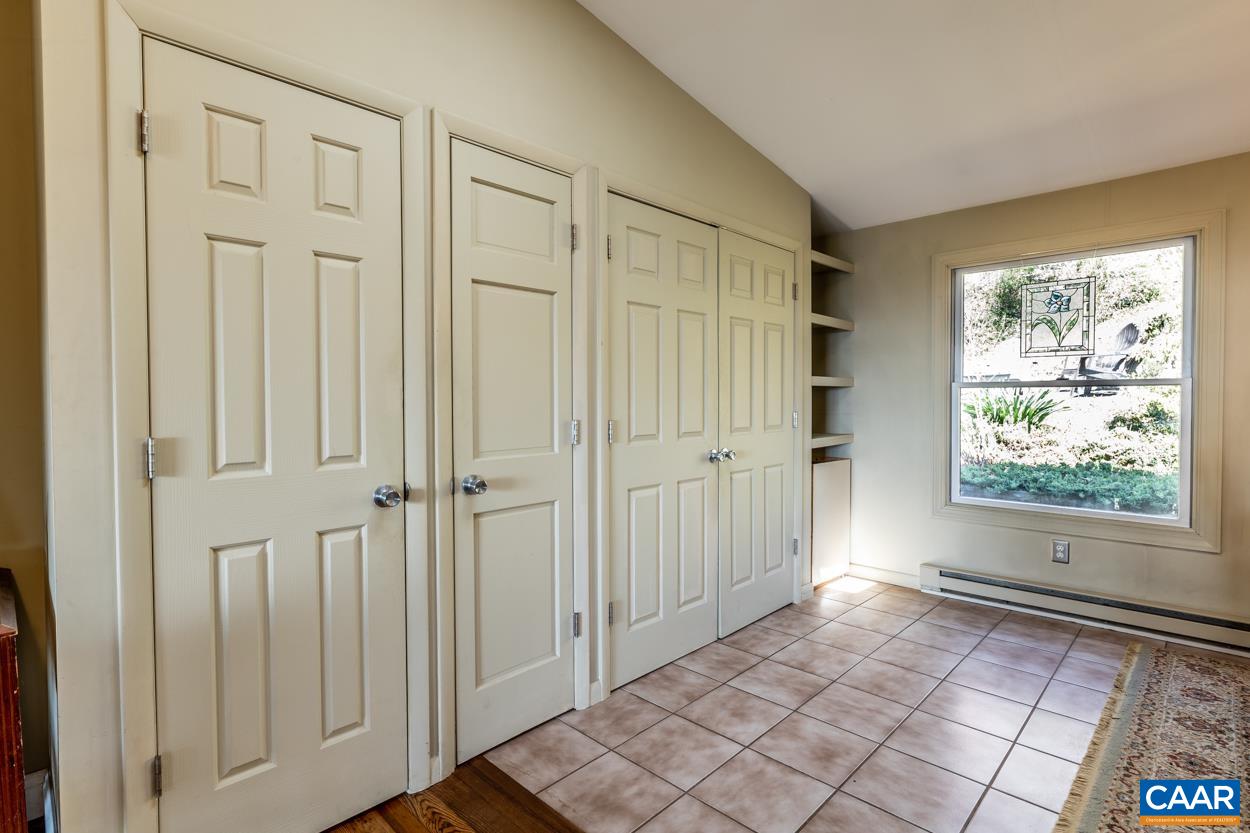 504 FARMVIEW RD