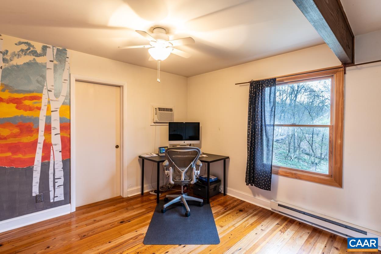 504 FARMVIEW RD