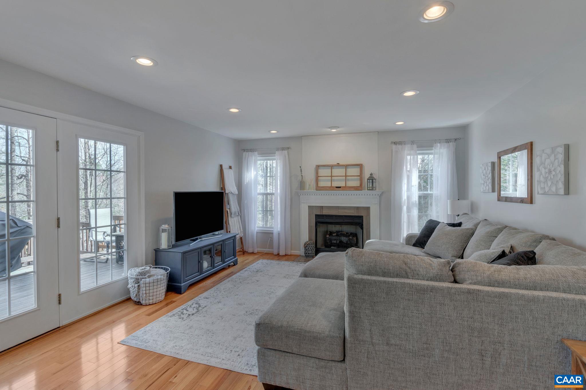 294 JEFFERSON DR