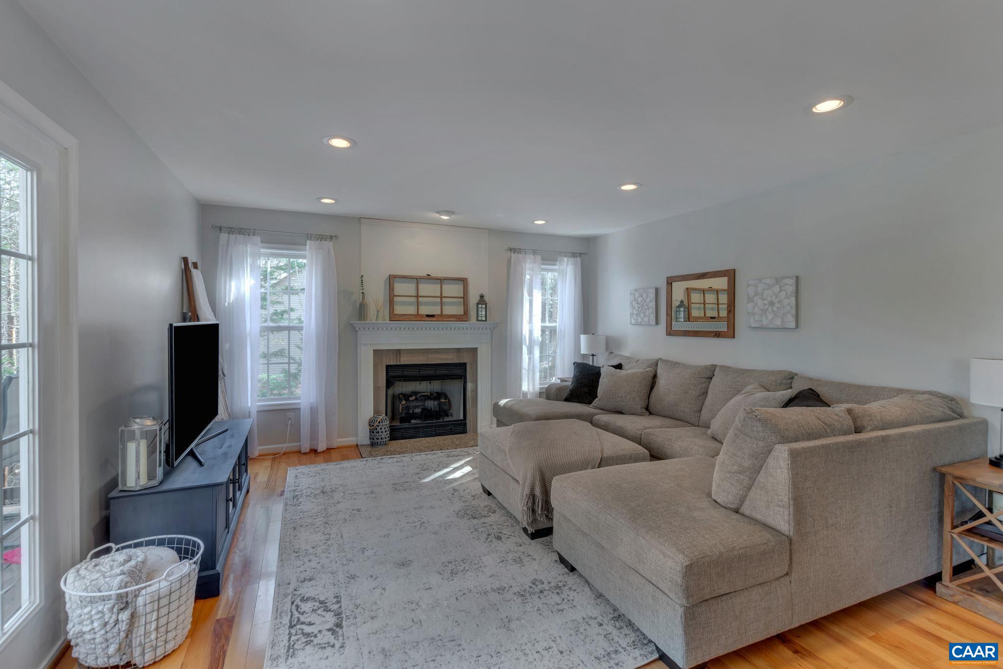 294 JEFFERSON DR