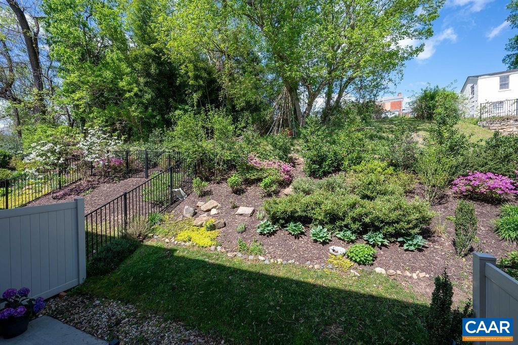 119 ROADES CT