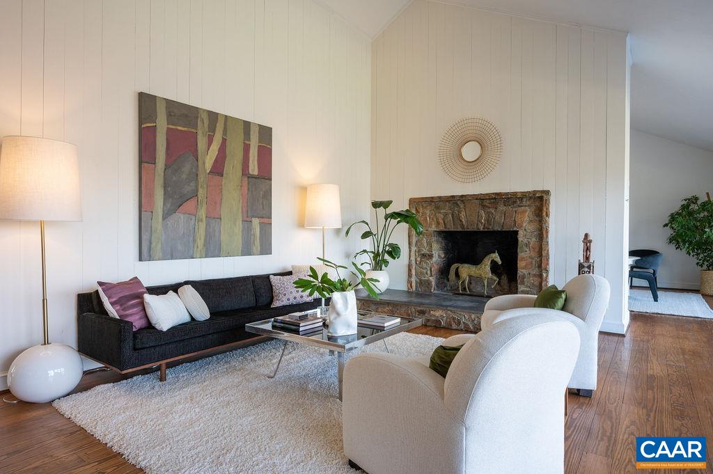108 FALCON DR