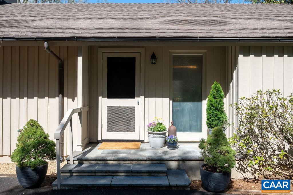 108 FALCON DR