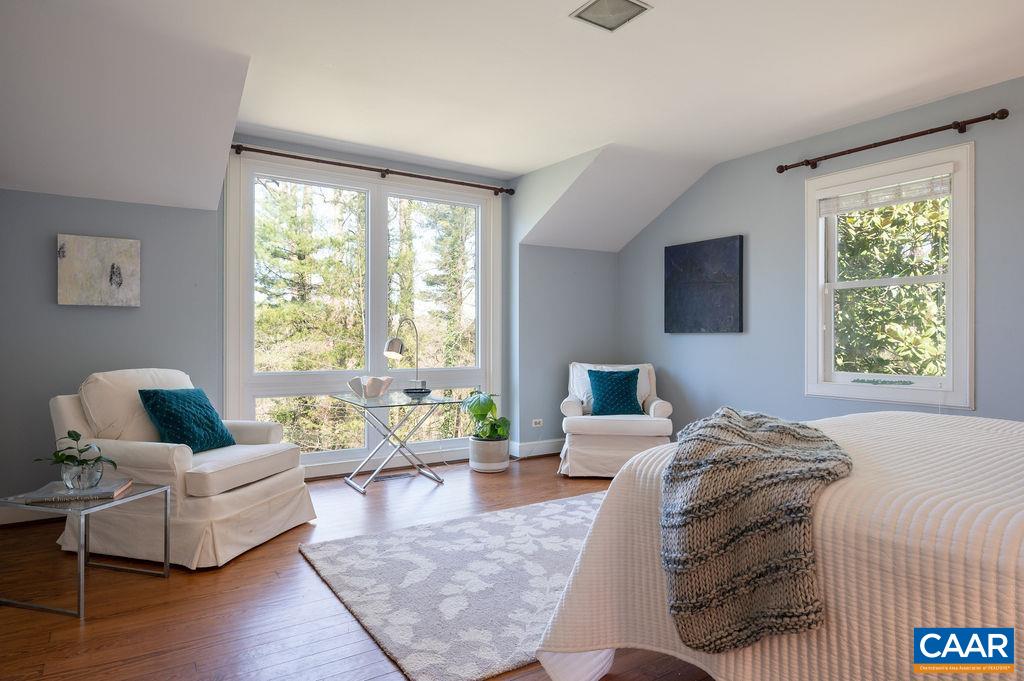 108 FALCON DR