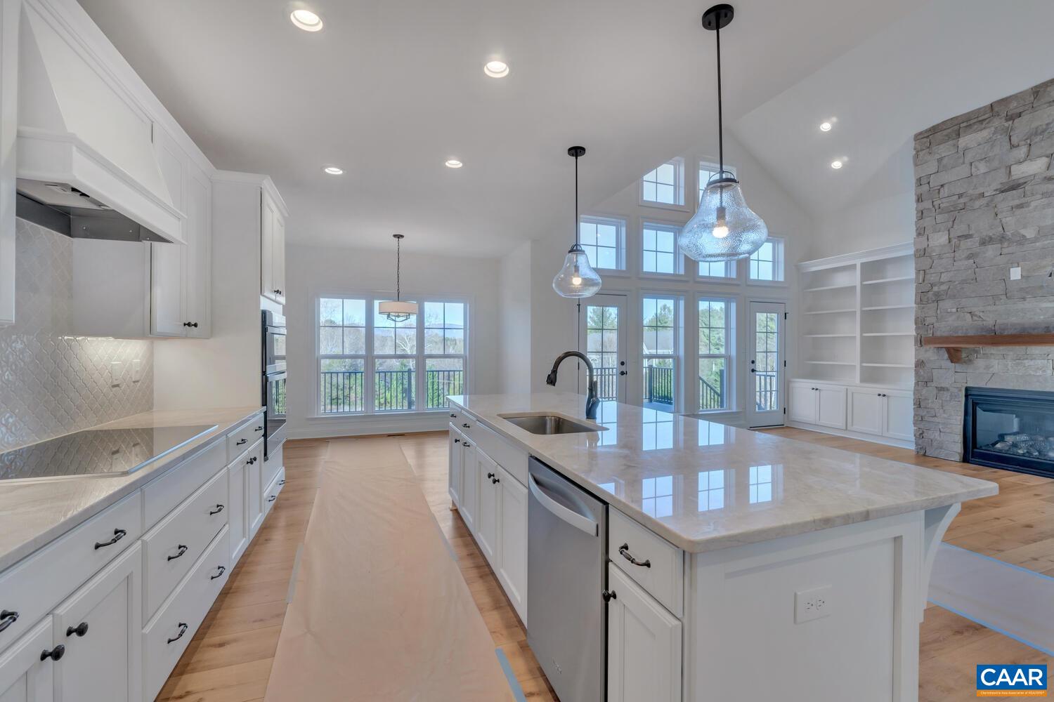 550 SPRING LAKE DR