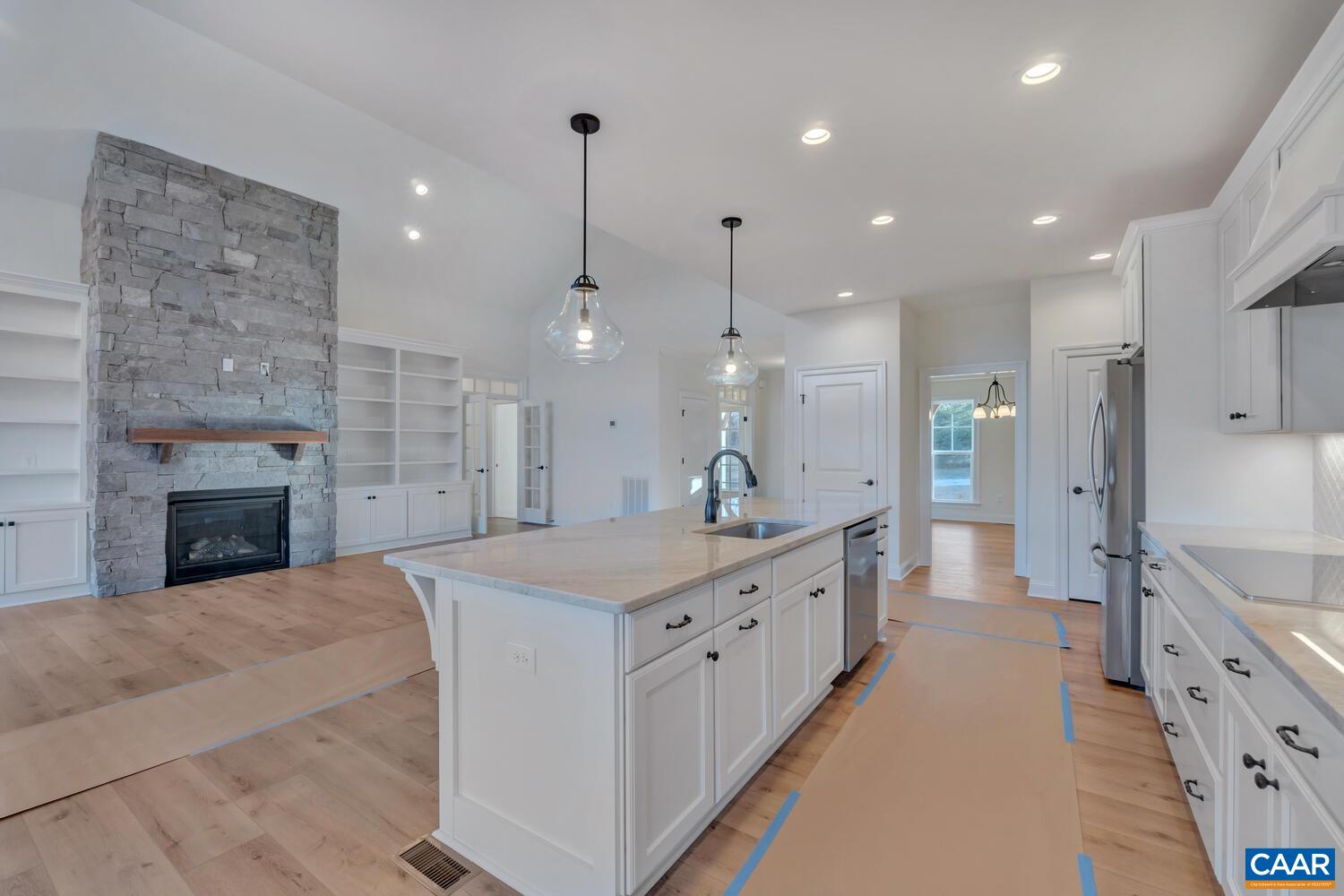 550 SPRING LAKE DR