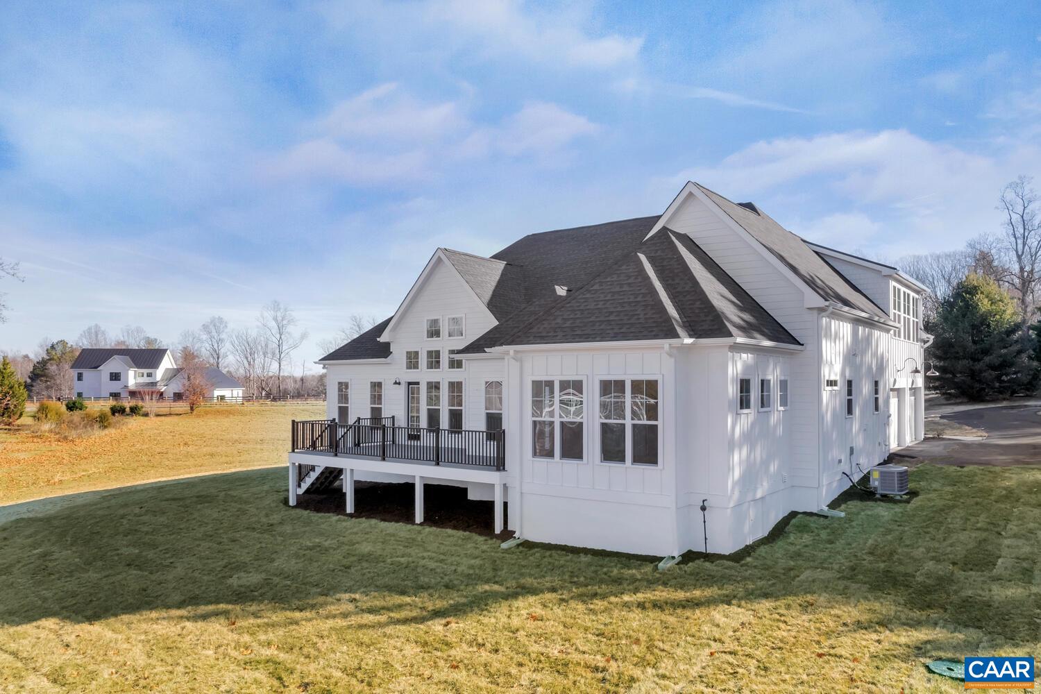 550 SPRING LAKE DR