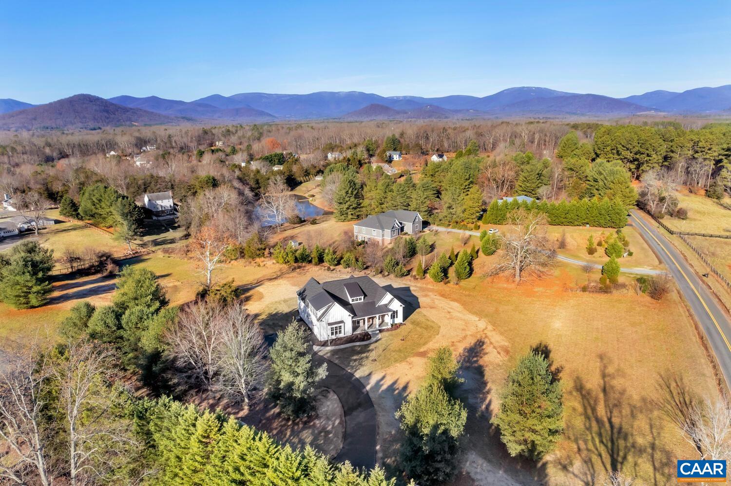 550 SPRING LAKE DR