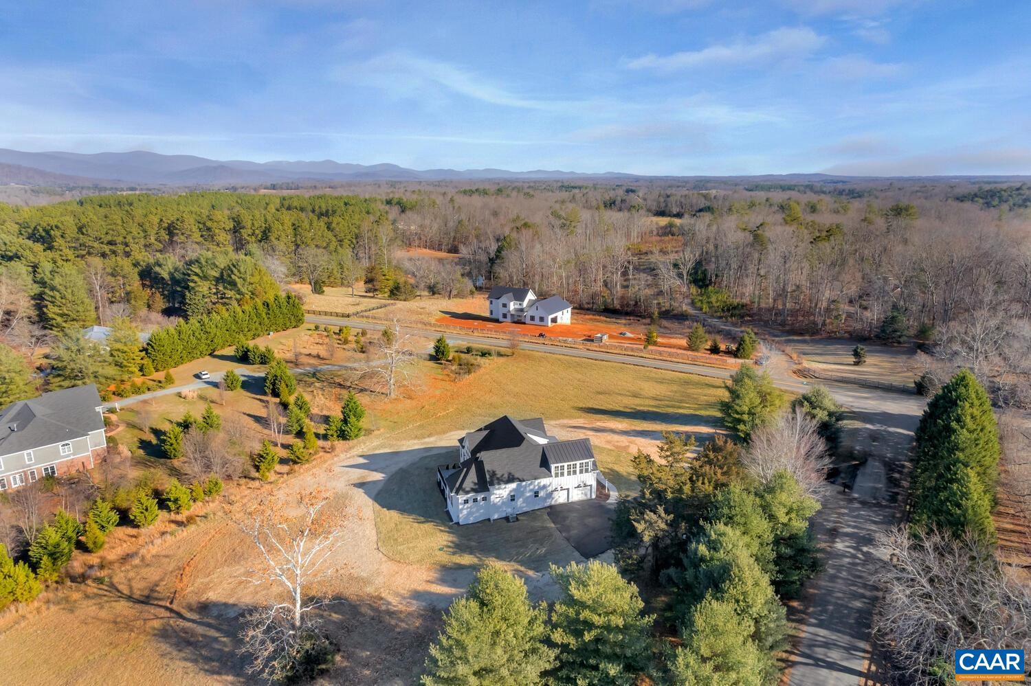 550 SPRING LAKE DR