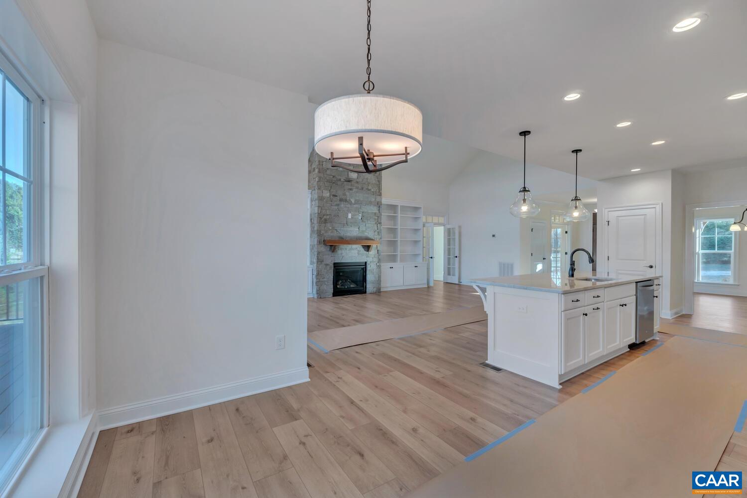 550 SPRING LAKE DR