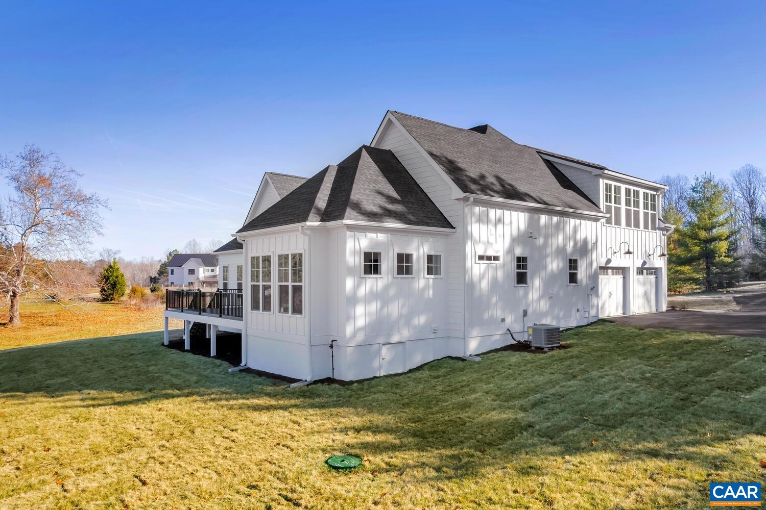 550 SPRING LAKE DR
