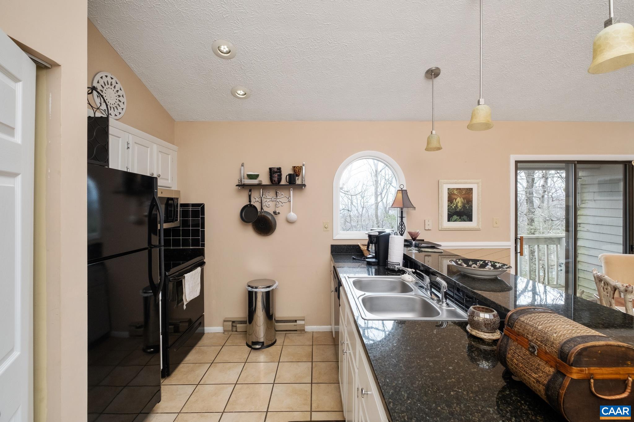 2221 TANNERS RIDGE CONDOS