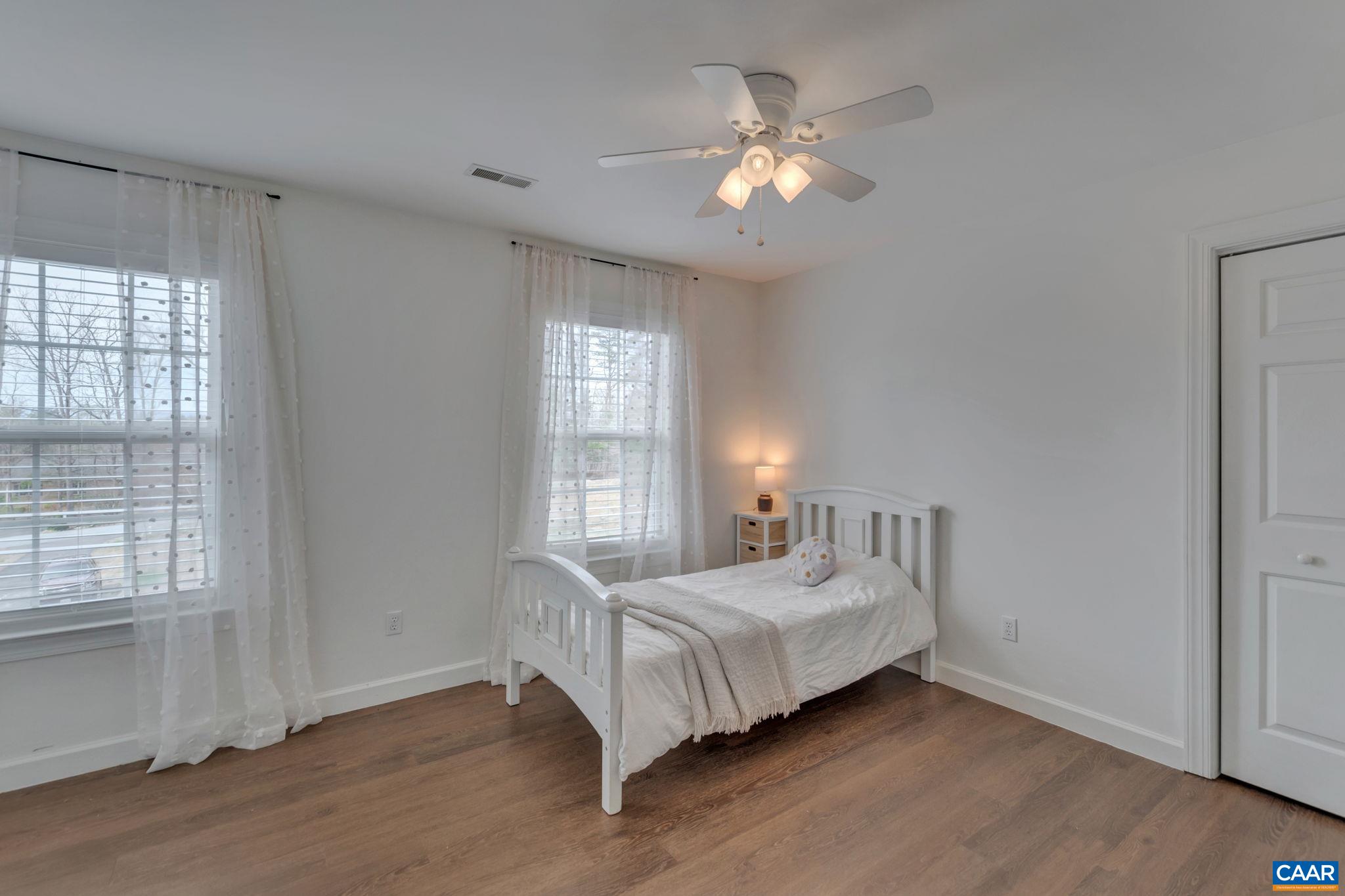 122 WIND RIDGE DR