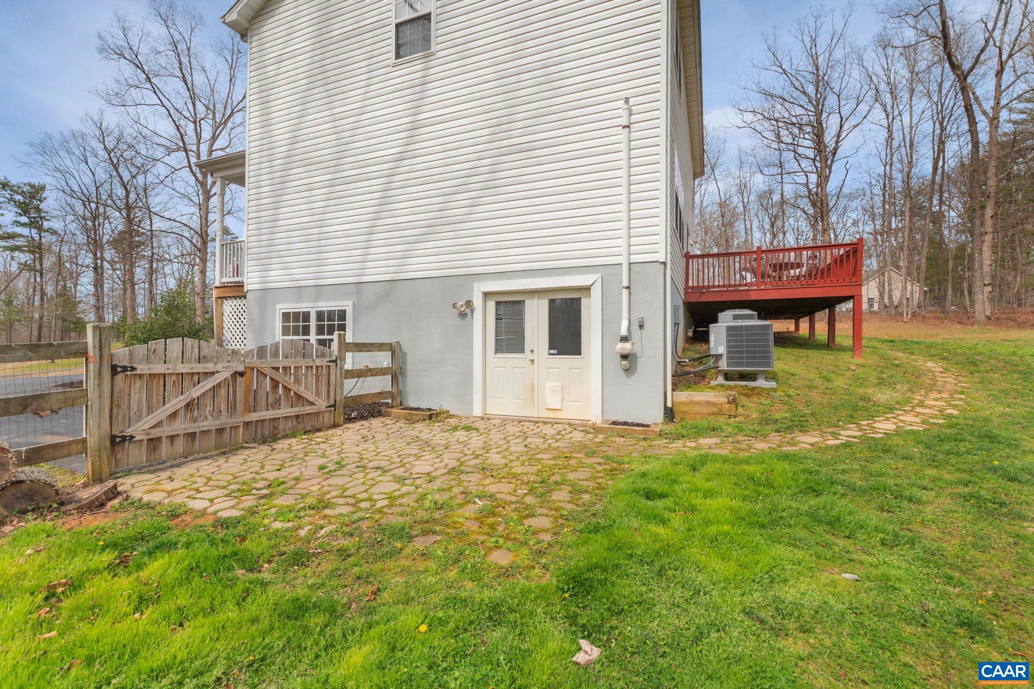 122 WIND RIDGE DR