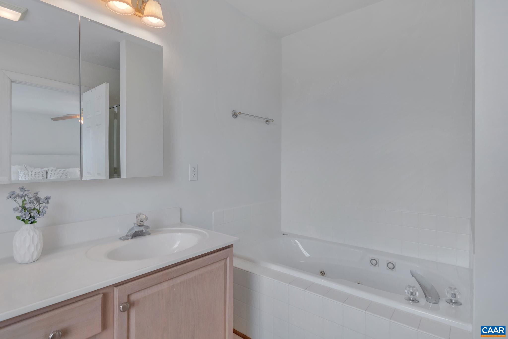 122 WIND RIDGE DR