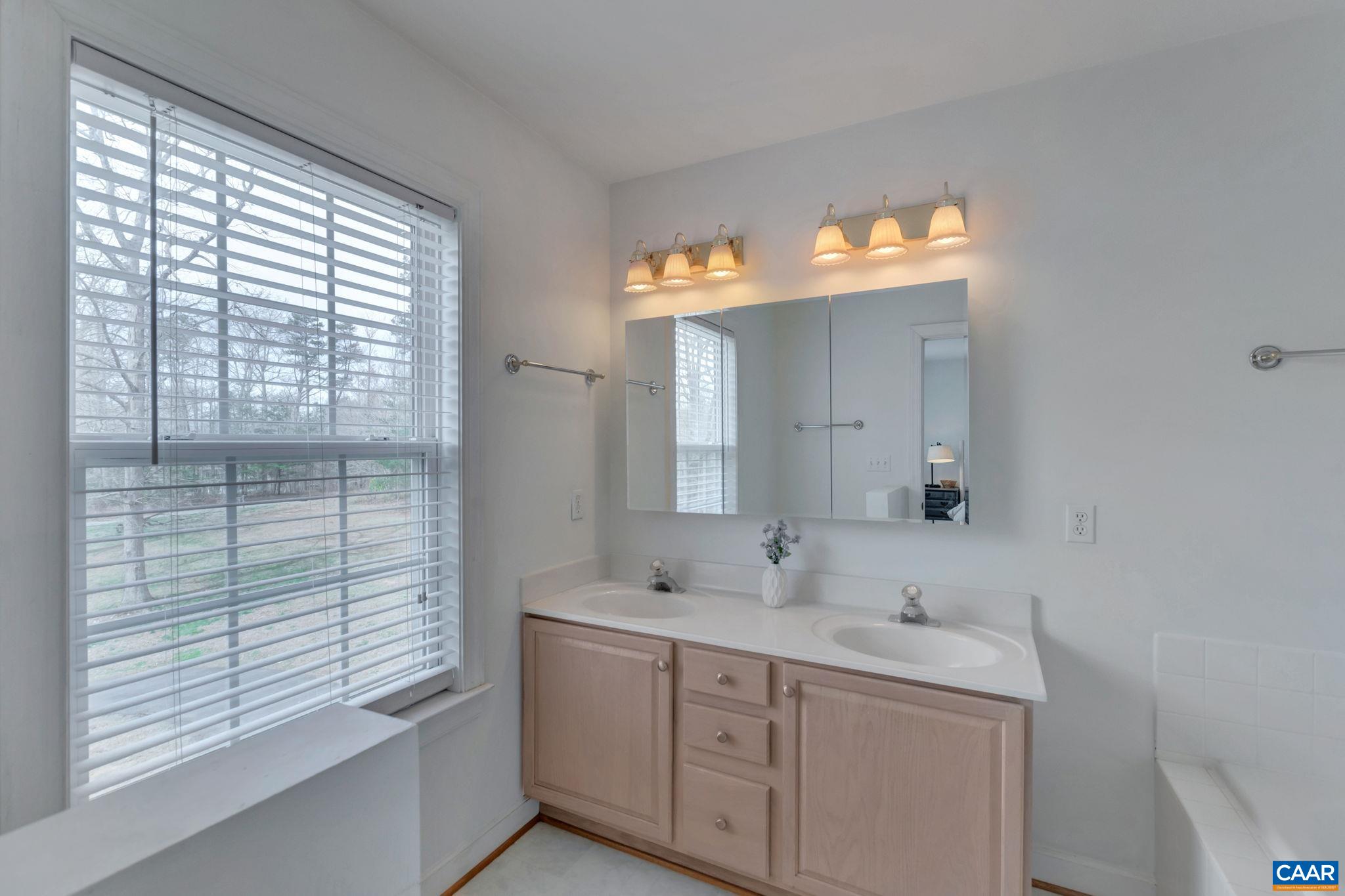 122 WIND RIDGE DR